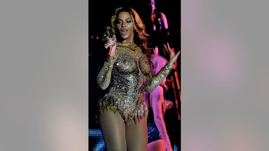 beyonce-mrs-carter-tour-formfitting-outfit-ftr1